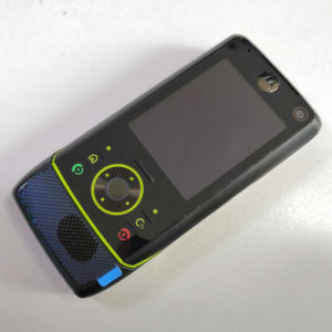 Original Motorola RIZR Z8 GSM 2.2Inches 2MP Camera Bluetooth Java Cellphone Flip Unlocked Mobile Phones
