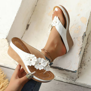 [Free Shipping] New Floral-Patterned Sandals For Women Featuring A Casual Design Perfect For Vacations Beaches And Seaside Outings With A Comfortable Wedge Heel And Available In Larger Sizes