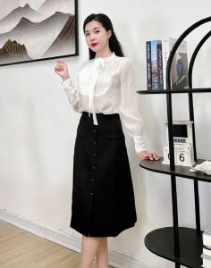 Chân váy HeraDG dáng midi thiết kế hàng khuy cài trẻ trung chất tuytsi cao cấp SJPBD3008