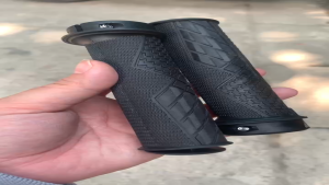 Tay nắm cao su ENLEE ĐEN BẠC 1 ĐẦU ỐC