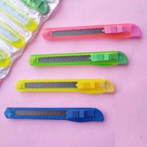 Pisau Cutter platik ukuran kecil warna biru hijau kuning pink
