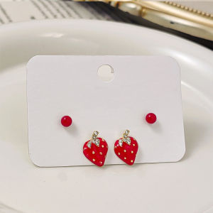 Fashionable Ring Gift 甜美红色迷你草莓耳钉新款 年爆款精致小巧冬天高级小众耳饰女