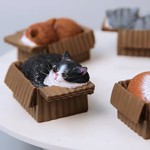 Cute Mini Cats Figurine Inside Cardboard Box Resins Craft Detailed Desk Decors Gift For Kitten Lover Home Decoration