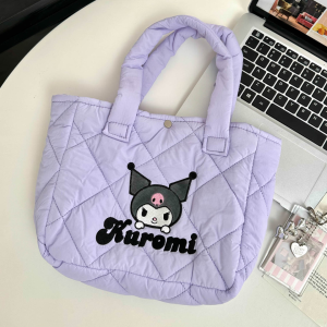 🍉 ถูกใจชะนีอย่างเรามาก กระเป๋า งานลิขสิทธิ์แท้ ผ้าร่ม Fluffy พร้อมลายปัก มีซิปปิด ด้านในมีช่องแยกของ ขนาด 26.5×20 cm