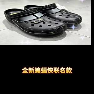 Crocs Dép clog đôi cha con thương hiệu Batman mới giày bít mũi thoáng khí dùng ngoài trời. eva Dép và giày đi biển dành cho nam và nữ