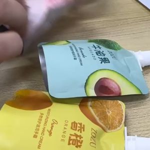 30g ZOZU Handcream Fruit Peach Moisturizing Handcare Handcream Anti Drying Losyen Krim Tangan 补水润护手霜
