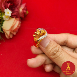 แหวนทองหัวมังกรฝังเพชร เรียบหรู ใส่ได้ทุกโอกาส เสริมบารมี เสริมโชค งานสวย ชุบทอง แหวนแฟชั่น รูปถ่ายจากสินค้าจริง