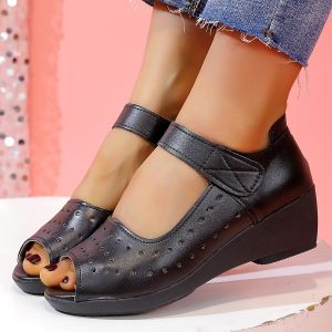 [Free Shipping] Small-Sized Wedge-Heeled Fish-Mouth Sandals For Women 2026 Summer New Collection Retro Hollow-Out Design Suitable For Older Women