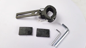 Xe máy ngã ba khung đặt đèn pha mô tô đèn tiêu điểm sương mù khung đặt đèn pha mô tô nhôm phía trước ngã ba kẹp ống có thể điều chỉnh 22-37 Mét