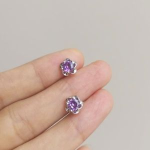 Khuyên tai nụ bông hoa nhỏ xinh sáng lấp lánh đeo sát tai