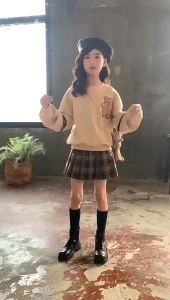 ชุดสำหรับเด็กผู้หญิงอายุ 3-14 ปี เสื้อสเวตเตอร์หมีน่ารัก + กระโปรงลายตาราง ชุด 2 ชิ้น สำหรับของขวัญวันเกิดเด็ก