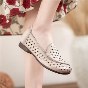 [Free Shipping] Vintage Non-Slip Shoes for Middle-Aged and Elderly Mothers 2026 Spring/Summer New Soft Leather Womens Sandals Breathable Flat Hole Shoes