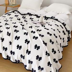 Small Blanket Office Nap Blanket Single Person Lunch Break Blanket Winter Coral Fleece Air Conditioning Blanket Thickened Sofa Throw Blanket LZD