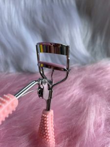 Kẹp bấm mi YIZHILIAN - tay cầm cán gai vừa vặn an toàn cho mắt nhỏ gọn tiện lợi thiết kế trẻ trung