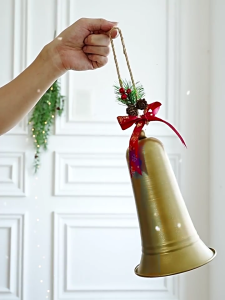 Christmas Tree Metal Bells Decoration with Hanging Rope and Pine Cone Vintage Ornament for Holiday Door Wreath Decors
