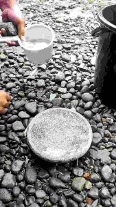 Cobek Batu Murah Paling Dicari Satu Set Cobek Batu Asli Dan Ulekan Batu Gunung Batu  Cobek Bumbu rempah-rempah Bisa Kirim Seluruh  Nusantara Ukuran 17cm Dan 20cm Cowet Leper kecil dan Sedang