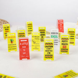 [Energetic] ป้ายอะคริลิค ปล่อยให้ฉันอยู่คนเดียวฉันกำลังยุ่ง ของขวัญสำหรับตกแต่งสำนักงานที่น่าขบขันคลิปติดตั๋วบนเดสก์ท็อปสำหรับเพื่อนร่วมงาน