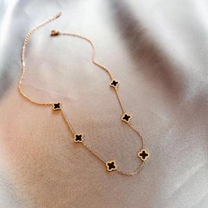 Kalung Titanium Wanita Bunga Clover Simple Vintage