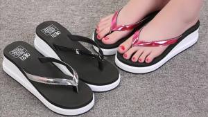 [Free Shipping] Classic high-heeled flip-flops thick-soled non-slip sandals towel beach shoes casual and versatile slippers