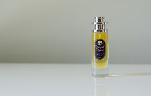 น้ำหอมกลิ่นccoo กลิ่นแบบผู้ชายสุขุม นุ่มลึก หอมสุดๆหอมสดชื่นจากผลไม้และดอกไม้นานาชนิด ทำให้คุณรู้สึกสดชื่น # หอมติดทนนาน#ขนาด 35ml