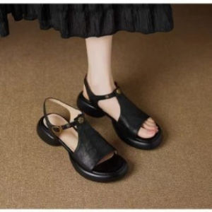 [Free Shipping] 2026 Spring/Summer New Collection: Fashionable Casual Versatile Sandals Lightweight Luxury Niche Retro WomenS Sandals