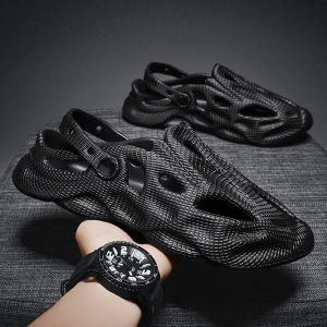 รองเท้าแตะ TRSOYE สำหรับผู้ชายฤดูร้อนแฟชั่นรองเท้าหลุมรองเท้าแตะแนวโน้มรองเท้าชายหาดเกาหลีรองเท้าแตะ {จัดส่งฟรี}