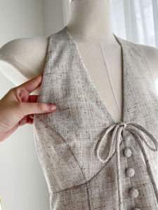 Vải bố tweed Có lót Cúc bọc Đầm chữ A cổ yếm cột nơ đính cúc hở lưng đứng form cực tôn dáng dễ thương năng động nữ tính DESTINY DRESS
