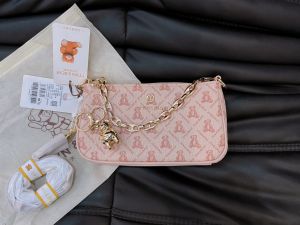 Túi Kẹp Nách T TWN Bear Móc Khoá Kim Loại Auth Chính Hãng Check Da Code  Size 22cm (Auth Tuồn)