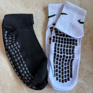 Kaos Kaki Anti Slip Pendek Semata Kaki Dewasa Hitam / Putih | antislip socks pria wanita lari tebal