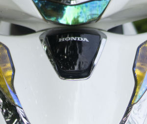 Phim Titanium Dán Choá Đèn Đổi Màu Đèn Xe Máy SH 2020 2021 2022 | Tem Decal Film Trong Suốt Chuyển Màu Dán Đèn SH 150i 125i Dán Đèn Pha Đèn Demi Đèn Xi Nhan - Azdecal