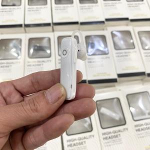 Tai nghe Bluetooth kết nối sạc điện bằng giây USB trắng và đen