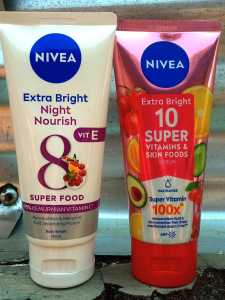 PAKET HEMAT NIVEA Body Serum Siang & Malam ( Extra White Care & Protect 180ml+ Extra White Night Nourish 180ml )