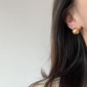 Viviann Original French Vintage Metal Matte Earrings Small Exquisite Bean Earrings Beans Stud Earrings for Women Fashion Design Party Jewelry pen dientes