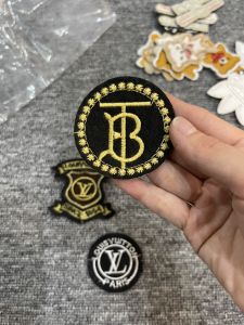 Miếng Sticker Thêu Ủi Huy Hiệu Dùng Trang Trí Quần Áo
