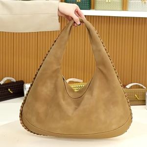 Túi xách nữ đeo vai da lộn nhám mẫu mới phong cách retro dung tích lớn dùng đi làm túi kẹp nách xách tay dễ phối đồ thời trang kiểu túi bán nguyệt.