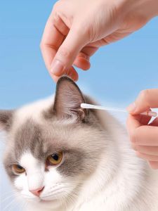 Pet cleaning swab for eyes and ears with cleaning solution
