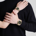 นาฬิกา NAVIFORCE สำหรับนาฬิกาข้อมือกันน้ำผู้ชายวันแบบลำลองปฏิทินสเตนเลสเรียบส่องสว่างนาฬิกาควอตซ์ผู้ชายธุรกิจ. 