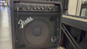 ตู้แอมป์เบส Febder Bassman 25 มือสอง