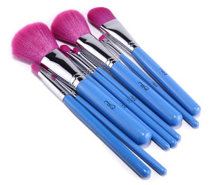 Lady Q ชุดแปรงแต่งหน้า 9 ชิ้น STB09BL ขนแปรงเนียนนุ่มสีชมพูบานเย็น แน่นหนา คุณภาพดี สีติดง่าย ไม่หลุดร่อน พร้อมซองกระเป๋าหนังแท้ + ช่างแต่งหน้ามืออาชีพไว้วางใจ!!! - สีฟ้า