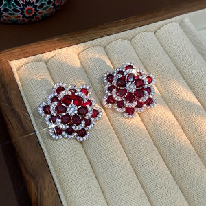 Silver needle zirconia zirconia Heavy-duty elegant earrings with zircon inlay French romantic three-dimensional flower stud earrings