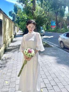 Áo dài gấm cách tân dáng suông rộng hoa văn chìm cao cấp mềm mại duyên dáng thướt tha sang trọng màu Trắng