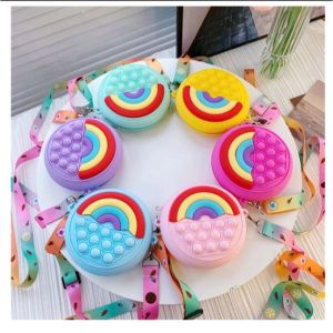 TAS POP IT🌈 DOMPET VIRAL TIK TOK TAS DOMPET JELLY BAHAN RUBBER FULL ANTI AIR TAS ANAK TAS FASHION ANAK\\n\\n Mengenal Tas Pop It & Dompet Jelly\\n\\n Merek & Bahan Tas Pop It\\n\\nTas Pop It adalah tas anak yang terbuat dari bahan rubber dan gel silika, yang aman untuk anak-anak. Tas ini dilengkapi dengan resleting yang membuatnya mudah dibuka dan ditutup. \\n\\n Ukuran & Desain Tas Pop It\\n\\nTersedia berbagai ukuran Tas Pop It, mulai dari mini hingga XL. Beberapa contoh ukuran yang tersedia adalah:\\n\\n- Tas Pop It kuda poni mini: T= 12cm, L= 8cm\\n- Tas HP pop it UNICORN: T=21cm, L= 8.5cm\\n- Tas Pop It PANDA XL: T= 19cm, L=14cm\\n- Tas Pop It WALRUS XL: diameter= 21cm\\n- Tas Pop It mini random: ukuran rata-rata -+ 12cm x 8cm\\n\\n Fitur Anti Air & Fashionable\\n\\nTas Pop It memiliki fitur anti air yang membuatnya cocok untuk anak-anak yang suka bermain di air atau di cuaca yang lembab. Selain itu, tas ini juga memiliki desain yang fashionable dan warna yang menarik perhatian.\\n\\n Memilih Tas Pop It yang Tepat untuk Anak Anda\\n\\n Pertimbangan dalam Memilih Tas Pop It\\n\\nPertimbangan utama dalam memilih Tas Pop It adalah ukuran tas, desain, dan bahan. Pastikan tas yang dipilih sesuai dengan kebutuhan dan preferensi anak Anda.\\n\\n Tips dalam Memilih Tas Pop It yang Berkualitas\\n\\nBerikut beberapa tips dalam memilih Tas Pop It yang berkualitas:\\n\\n- Pilih tas dengan bahan yang aman untuk anak-anak\\n- Pilih tas dengan ukuran yang sesuai dengan kebutuhan anak Anda\\n- Pilih tas dengan desain yang fashionable dan menarik perhatian\\n\\n Menggunakan Tas Pop It dengan Benar\\n\\n Cara Merawat Tas Pop It\\n\\nUntuk merawat Tas Pop It, pastikan untuk membersihkannya secara teratur dengan kain lembut dan sabun ringan. Jangan mencuci tas dengan mesin cuci atau pemutih.\\n\\n Cara Menyimpan Tas Pop It dengan Aman\\n\\nUntuk menyimpan Tas Pop It dengan aman, pastikan tas sudah dikeringkan sepenuhnya sebelum disimpan. Simpan tas di tempat yang kering dan tidak lembab.\\n\\n Rekomendasi Tas Pop It untuk Anak\\n\\n Tas Pop It dengan Desain Karakter\\n\\nBeberapa rekomendasi Tas Pop It dengan desain karakter yang populer antara lain:\\n\\n- Tas Pop It dengan desain karakter Mickey Mouse\\n- Tas Pop It dengan desain karakter kuda poni mini\\n- Tas Pop It dengan desain karakter unicorn\\n\\n Tas Pop It dengan Desain Rainbow LED\\n\\nTas Pop It dengan desain Rainbow LED adalah pilihan yang menarik untuk anak-anak yang suka bermain di malam hari. Tas ini dilengkapi dengan lampu LED yang bisa menyala saat digunakan.\\n\\n Tas Pop It dengan Desain Karakter Mickey Mouse\\n\\nTas Pop It dengan desain karakter Mickey Mouse adalah pilihan yang sempurna untuk anak-anak yang suka dengan karakter Disney. Tas ini dilengkapi dengan desain Mickey Mouse yang lucu dan menarik perhatian.\n}