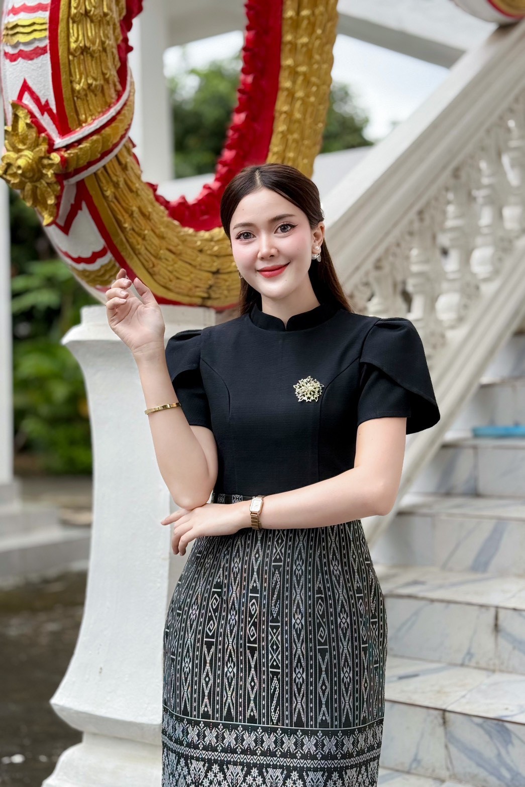 เดรสไทยดำอัดกาว ทรงเข้ารูป ใส่แล้วเพรียว พร้อมส่ง ไซส์ S-2XL มุมมองที่ 3