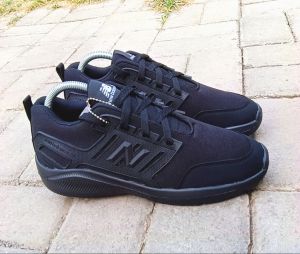 Sepatu Anak Sekolah Hitam Polos  Dan Sepatu Olahraga Pria Wanita / Sepatu Kerja