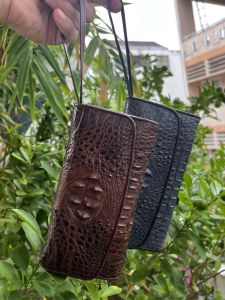 Ví 2hand dạng gấp ba có dây móc tay dài nữ da cá.sấu. thật của Nhật rất đẹp  -T796