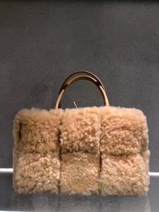 Korean Dongdaemun lamb wool green woven tote bag a fashionable and unique plush handbag for women