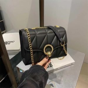 QV SHOP กระเป๋าสะพายข้าง Simple Fashion Small square bag Commuter bag 2024 กระเป๋าสะพายสไตล์