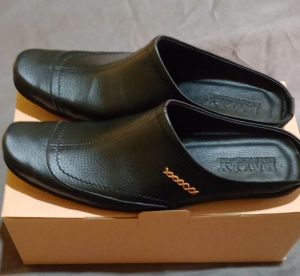 sepatu sendal/slop bustong-Sepatu Slip On Pria / Sepatu Casual Pria / Sepatu Sandal Slop / Sepatu Murah Bustong-Bustong hitam/Putih Leather Swedia Formal Casual Pria/sendal selop habib bahar//sendal selop pria trendy