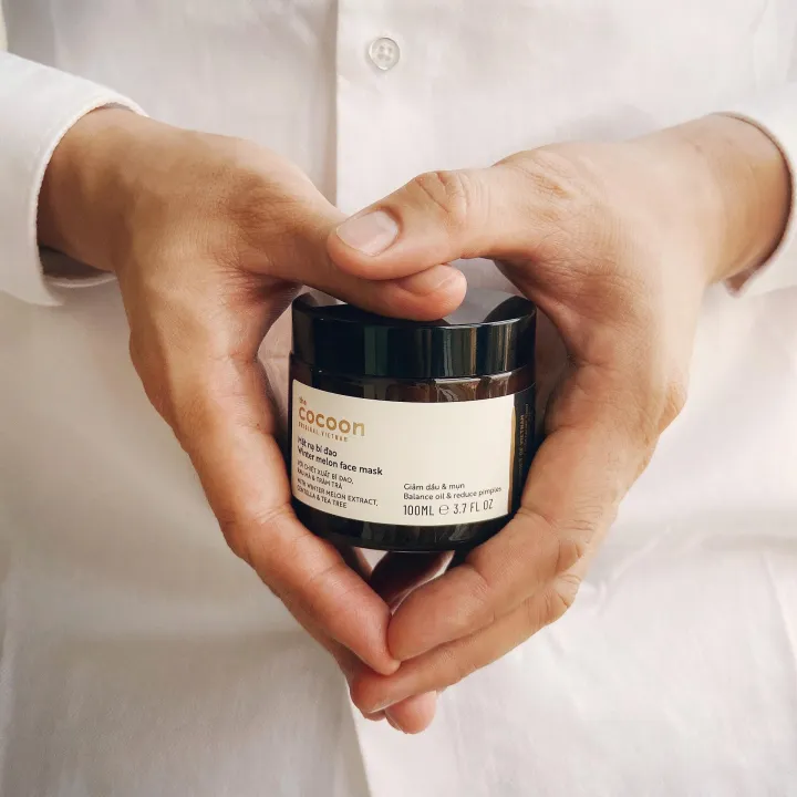 M%E1%BA%B7t%20n%E1%BA%A1%20b%C3%AD%20%C4%91ao%20the%20COCOON%20(30ml,%20100ml)%20D%C3%B9ng%20cho%20da%20d%E1%BA%A7u%20m%E1%BB%A5n%20-%20100%25%20VEGAN%20M%E1%BB%B9%20ph%E1%BA%A9m%20thu%E1%BA%A7n%20chay%20-%20Image%204