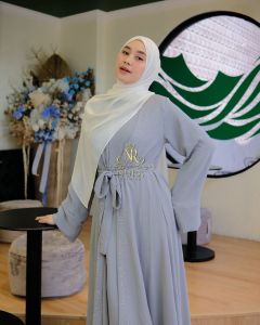 Kanza Abaya Terbaru Lebaran 2025 2in1 Remaja Elegan – Set Dress & Outer Crinkle Aplikasi Swarovksi